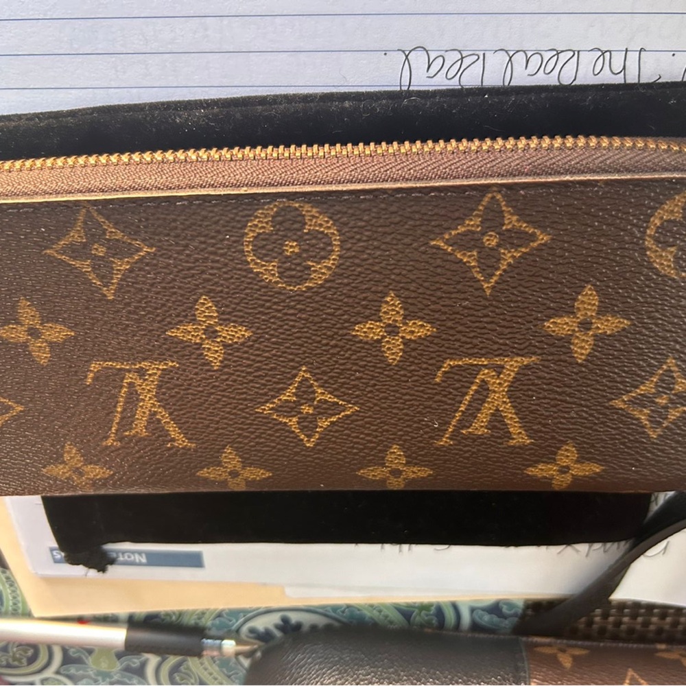 Louis Vuitton Monogram Wallet (AUTHENTIC)